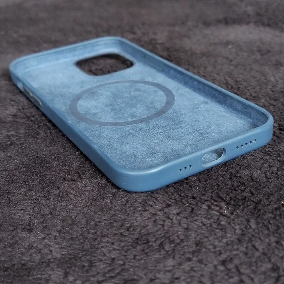 Genuine Apple Blue iPhone 12/12 Pro MagSafe Silicone Case Deep Navy. - Picture 10 of 10